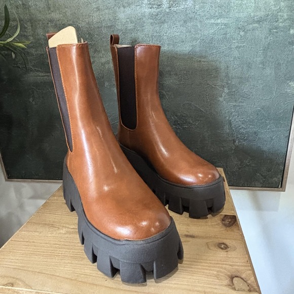Circus by Sam Edelman Shoes - Circus By Sam Edelman Ana Boots Womens Size 7 Brown Platform Chelsea Lug Sole